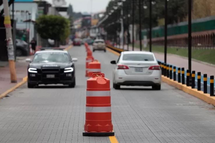Por: Cortesía Lula Pineda Habra encuentro de Edmundo Tlatehui con padres de familia por doble sentido en la Calle 14 Oriente
