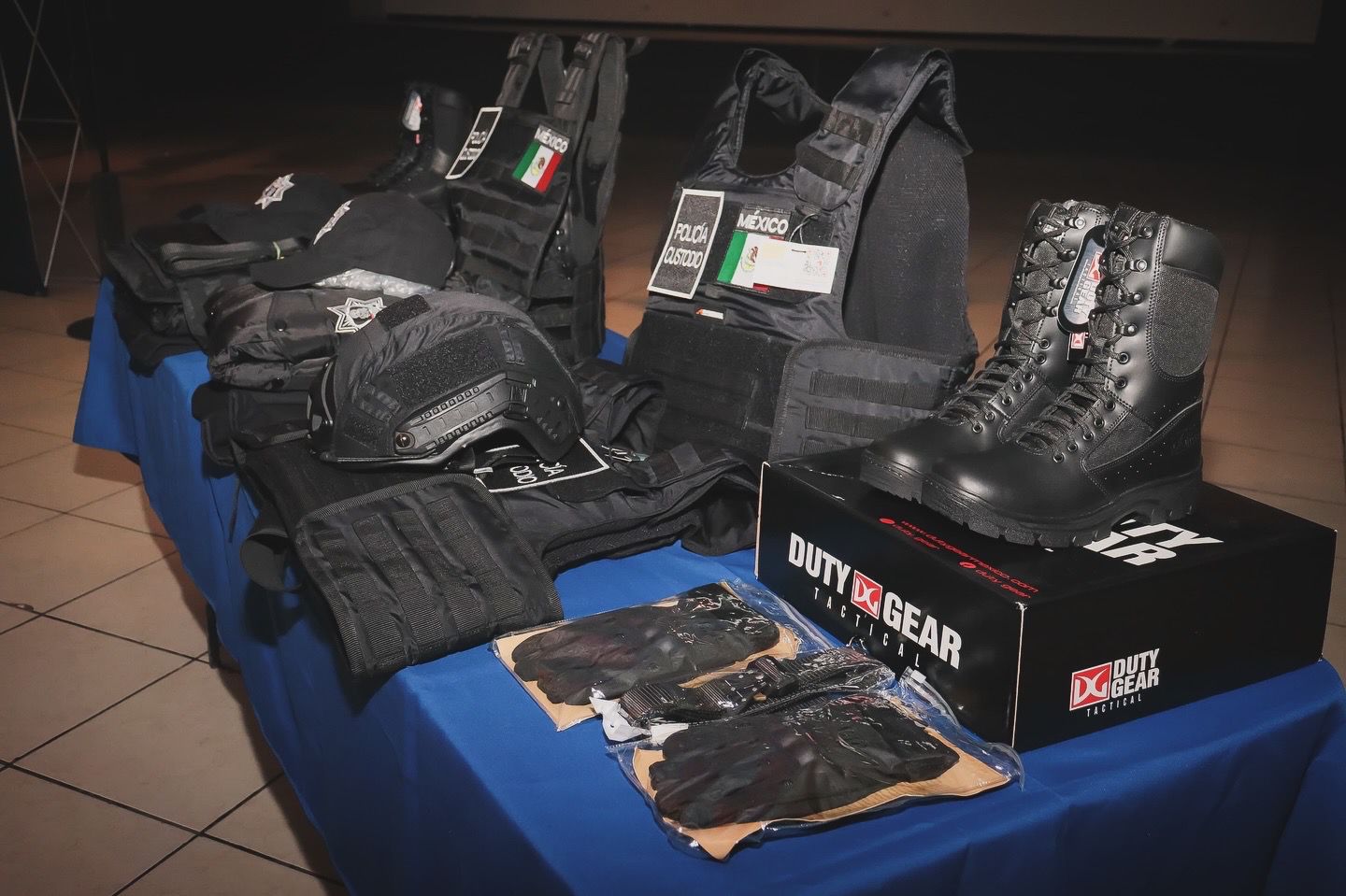 comunicado oficial Entrega Paola Angon equipamiento a personal de seguridad y custodia del Centro Penitenciario de Cholula