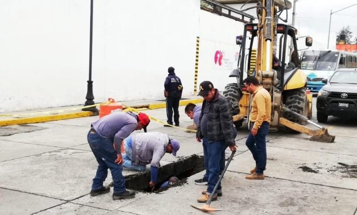 Por: Cortesía Atienden Capamh y obras públicas de Huamantla daño en tubería del centro