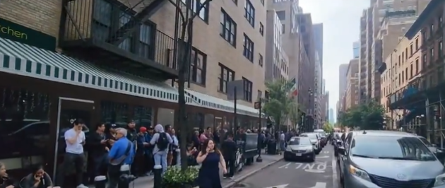 Por: Cortesía Miles mexicanos hacen largas filas para ejercer su voto desde el extranjero