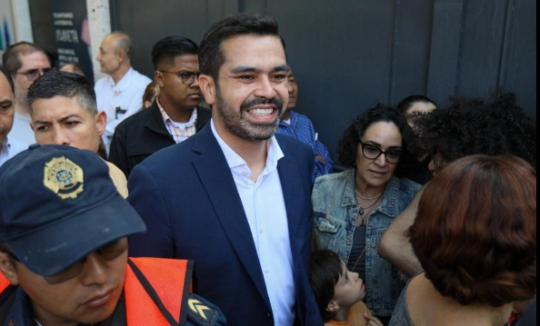 Por: Cortesía El candidato a la presidencia Álvarez Máynez ejerce su voto