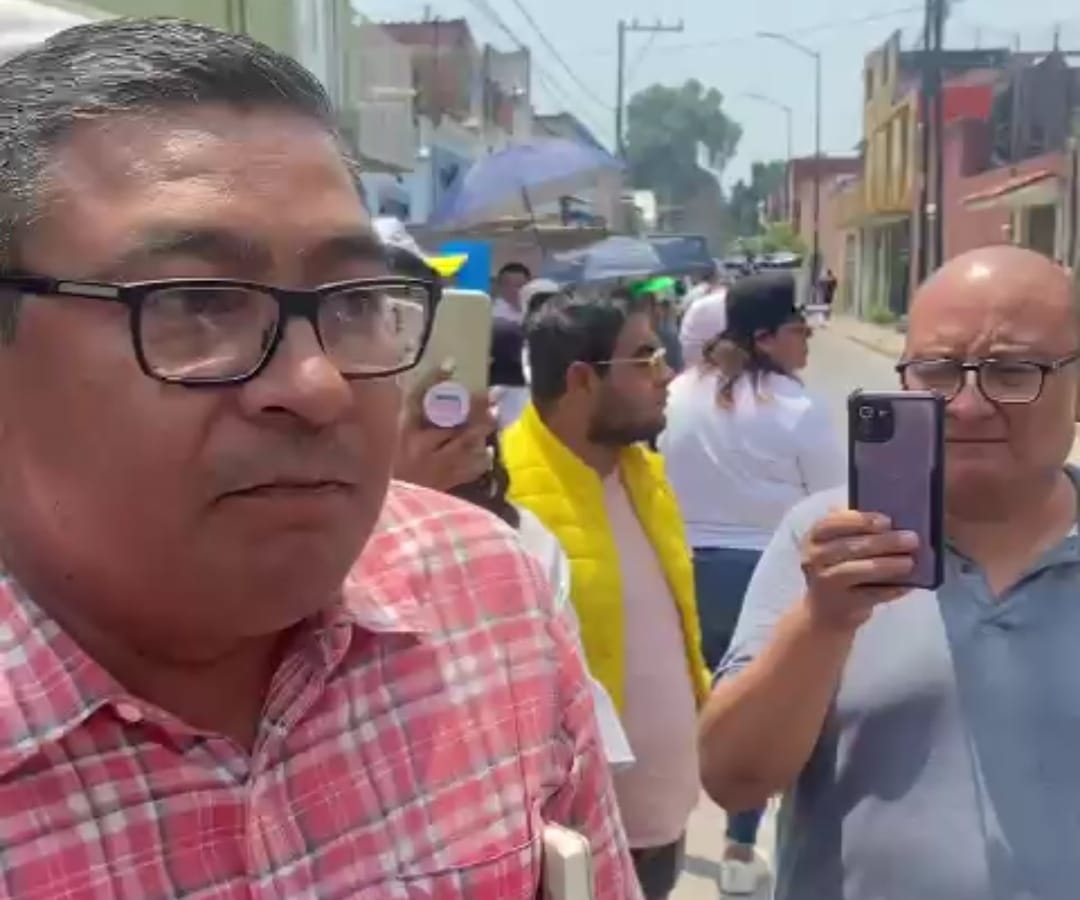 Por: Cortesía Lula Pineda Tensión en Consejo Municipal de San Pedro Cholula: Plantón de simpatizantes de Roxana Luna y Tonantzin Fernández