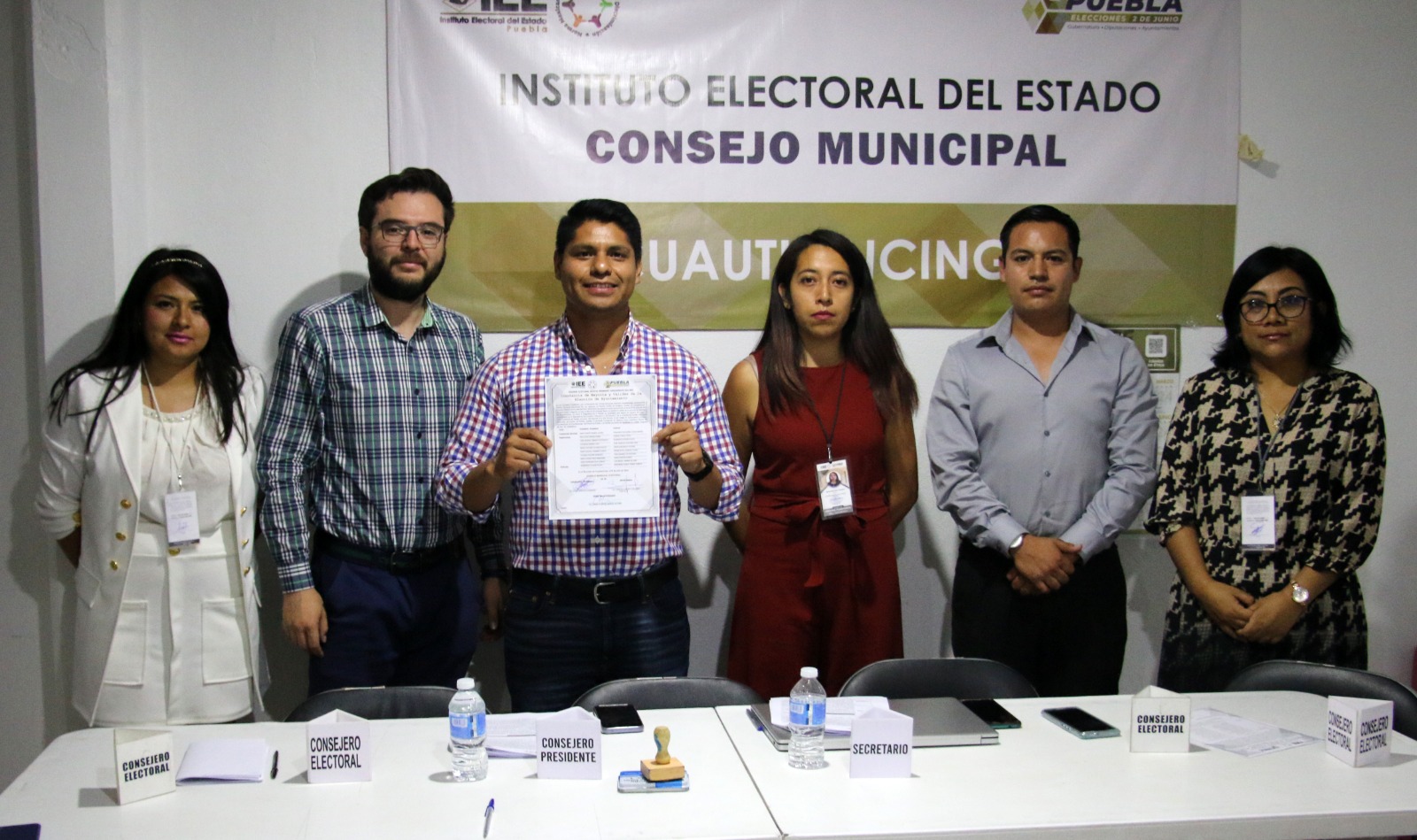 Omar Muñoz recibe constancia 3