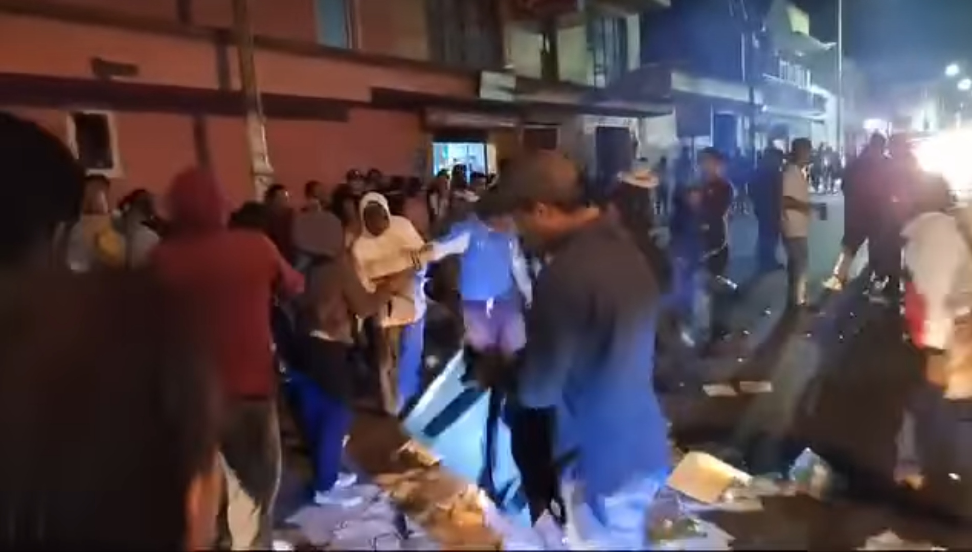 Queman boletas y material electoral en Ixtenco