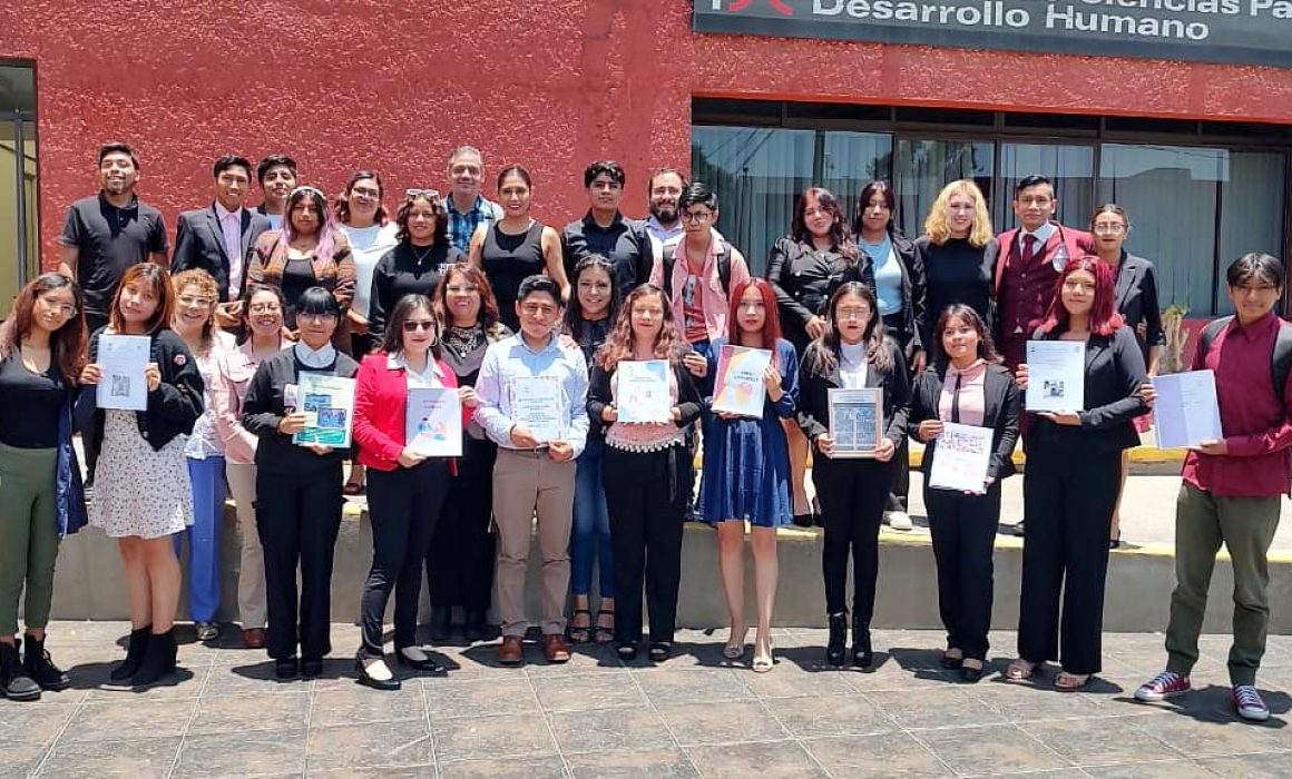 Por: Cortesía Estudiantes de gerontología social de la UATx exponen actividades de praxis profesional