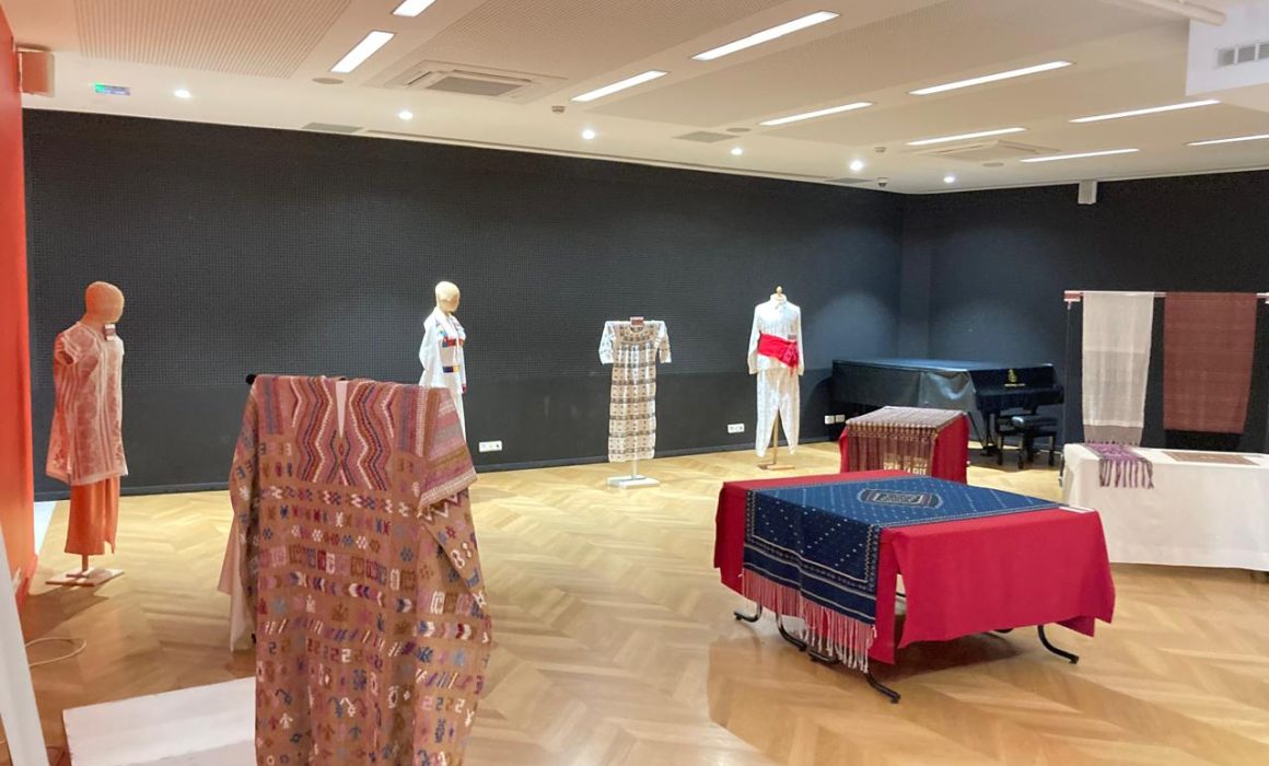 Por: Cortesía Exhiben en Francia 24 obras de arte textil mexicano, Tlaxcala presente