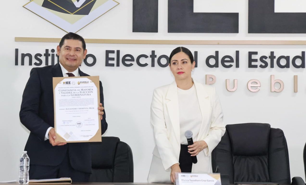Por: Cortesía Alejandro Armenta Mier recibe constancia de mayoría como gobernador electo de Puebla