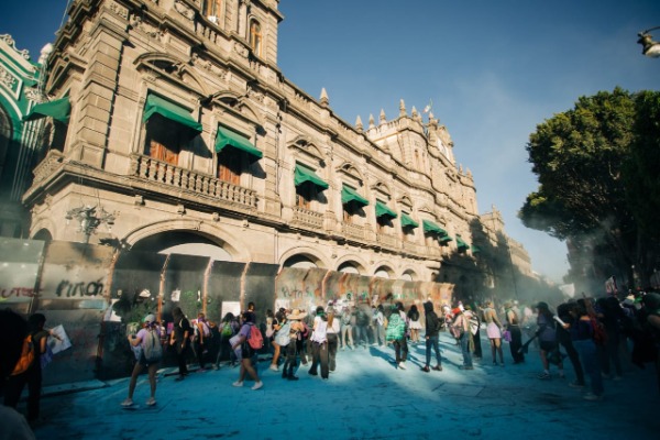 Por: Alex Muñoz Feministas piden que se investiguen agresiones del Ayuntamiento de Puebla en marcha del 8M