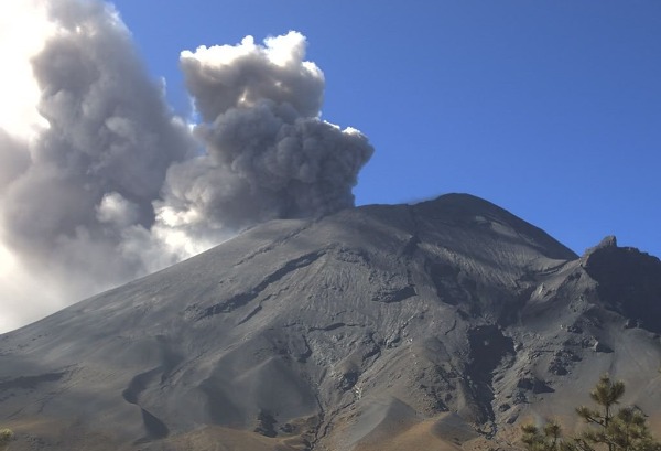 En un sólo día Salud reporta 15 poblanos con rinitis por caída de ceniza