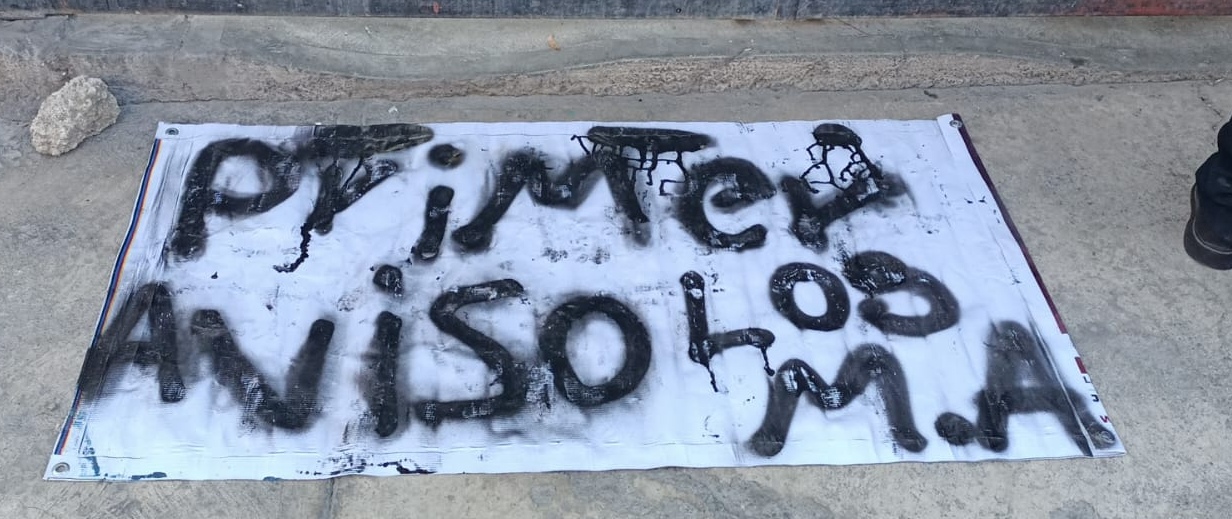 Por: Cortesía Aparece presunta narcomanta en residencia de Calpulalapan