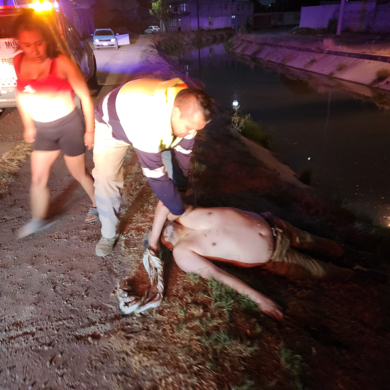 Por: Cortesía Regresan a la vida a hombre que cayó a un canal de riego, en Panotla