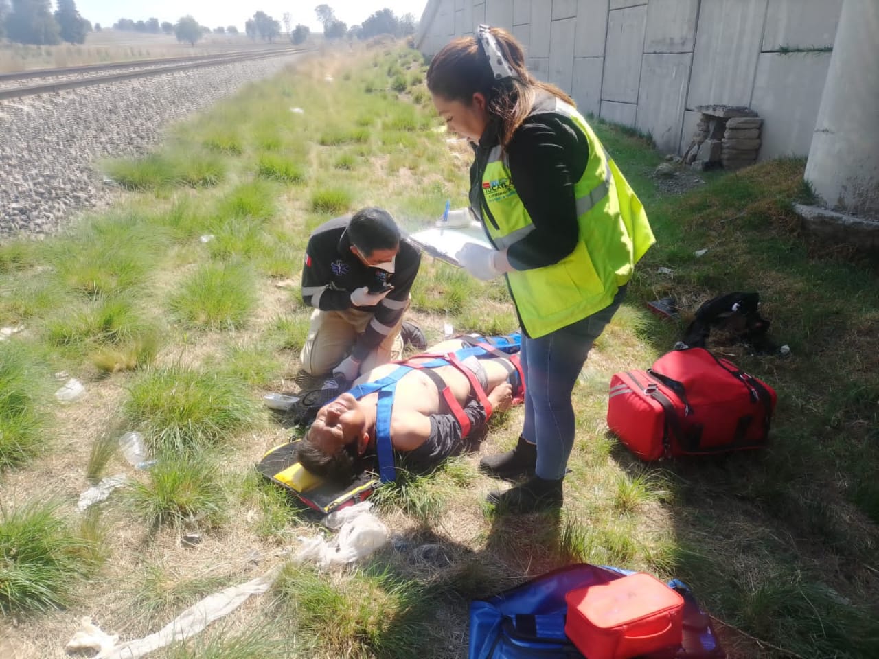 Por: Cortesía Hombre atenta contra su vida al arrojarse de un puente en Tocatlán; sobrevivió