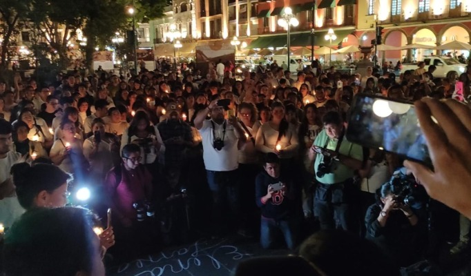 Por: Cortesía Rinden homenaje a Elena Larrea en el Zócalo de Puebla