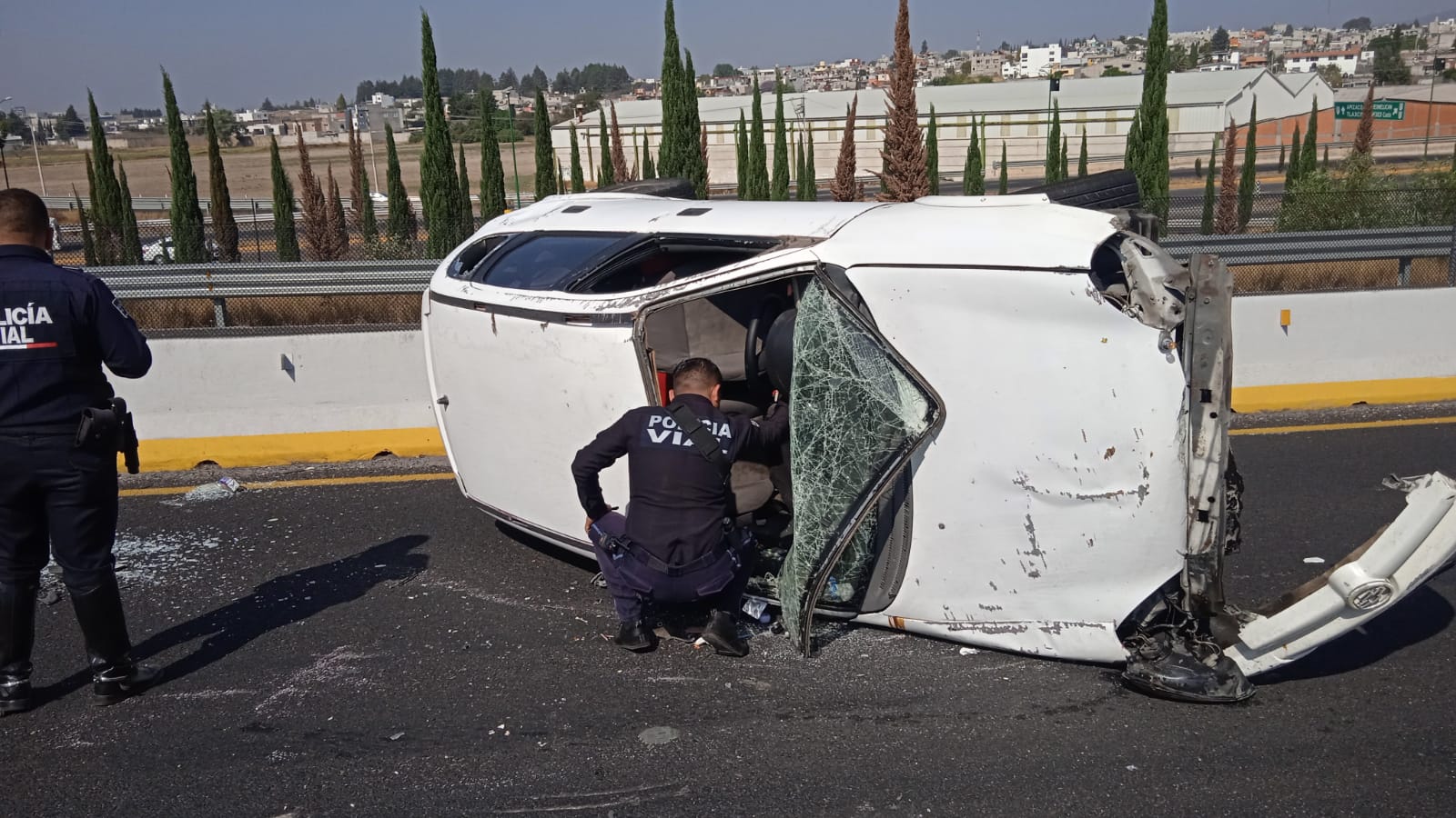 Por: Cortesía Accidente en el Libramiento Tlaxcala-Chiautempan: Vehículo Volcado