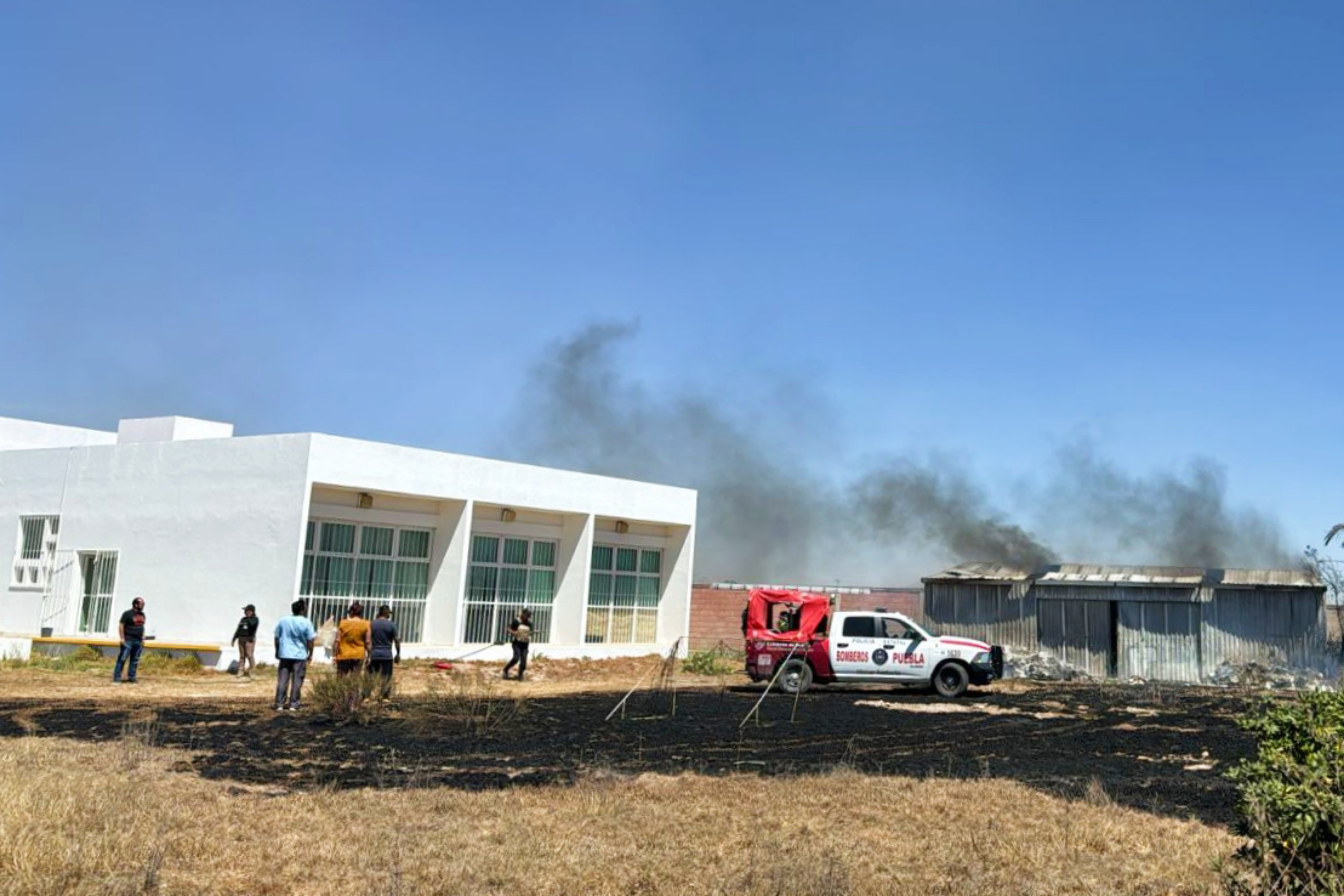Por: Cortesía Logran controlar un incendio registrado en el Hospital General de Tepeaca