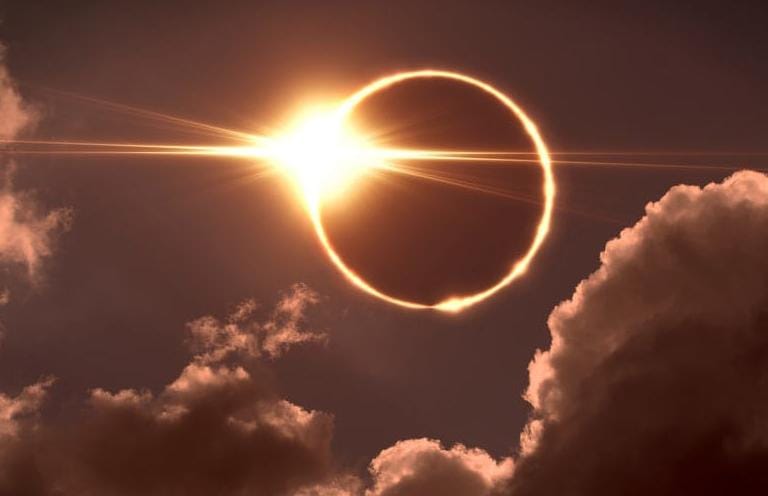 Para evitar accidentes, durante eclipse solar no habrá receso en escuelas: SEPE