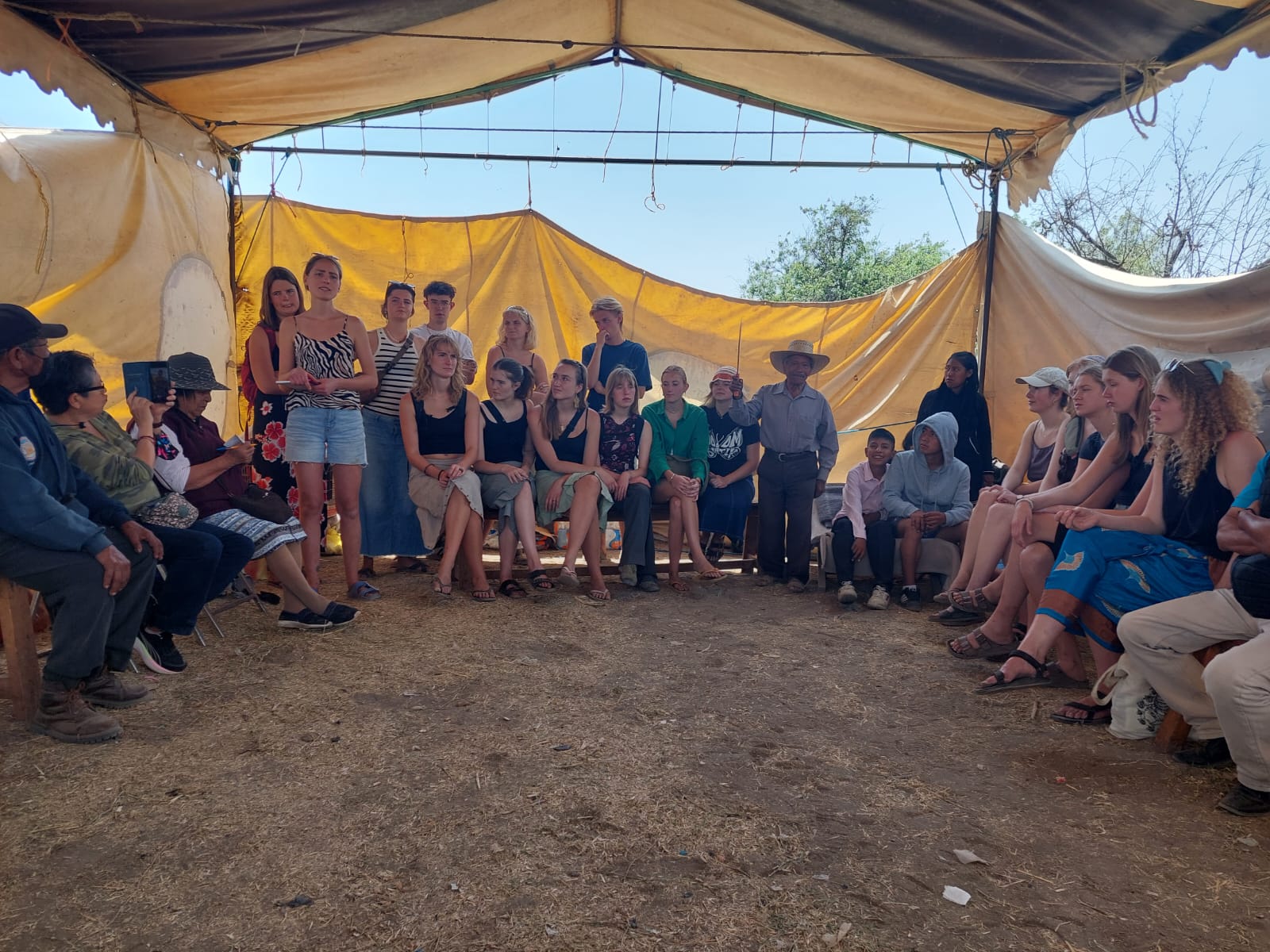 Por: Cortesía Lula Pineda Escuela danesa visita plantón en relleno sanitario de Xoxtla para denunciar contaminación