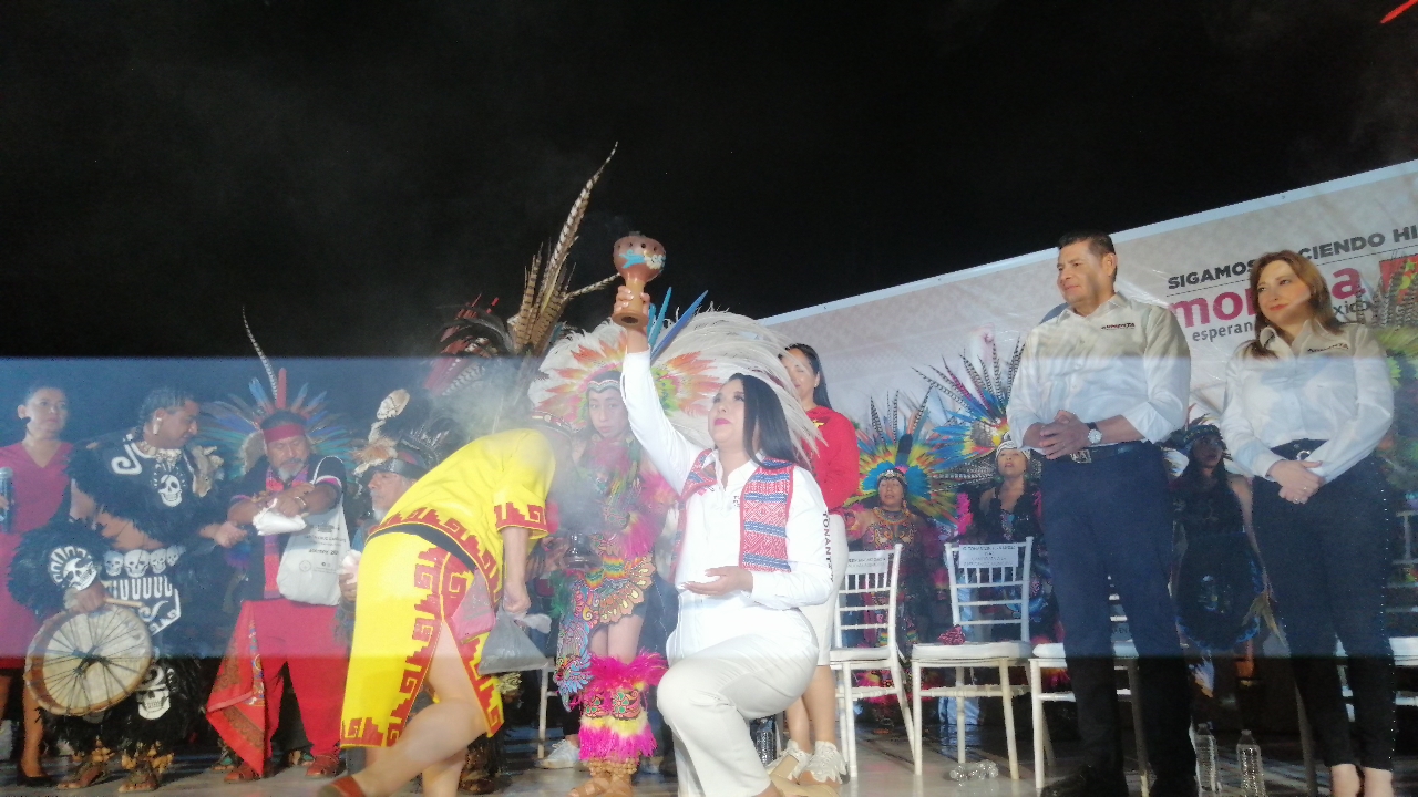 Por: Cortesía Lula Pineda Ante más de 3 mil cholultecas y con el respaldo de Alejandro Armenta, Tonantzin Fernández arranca campaña por San Pedro Cholula