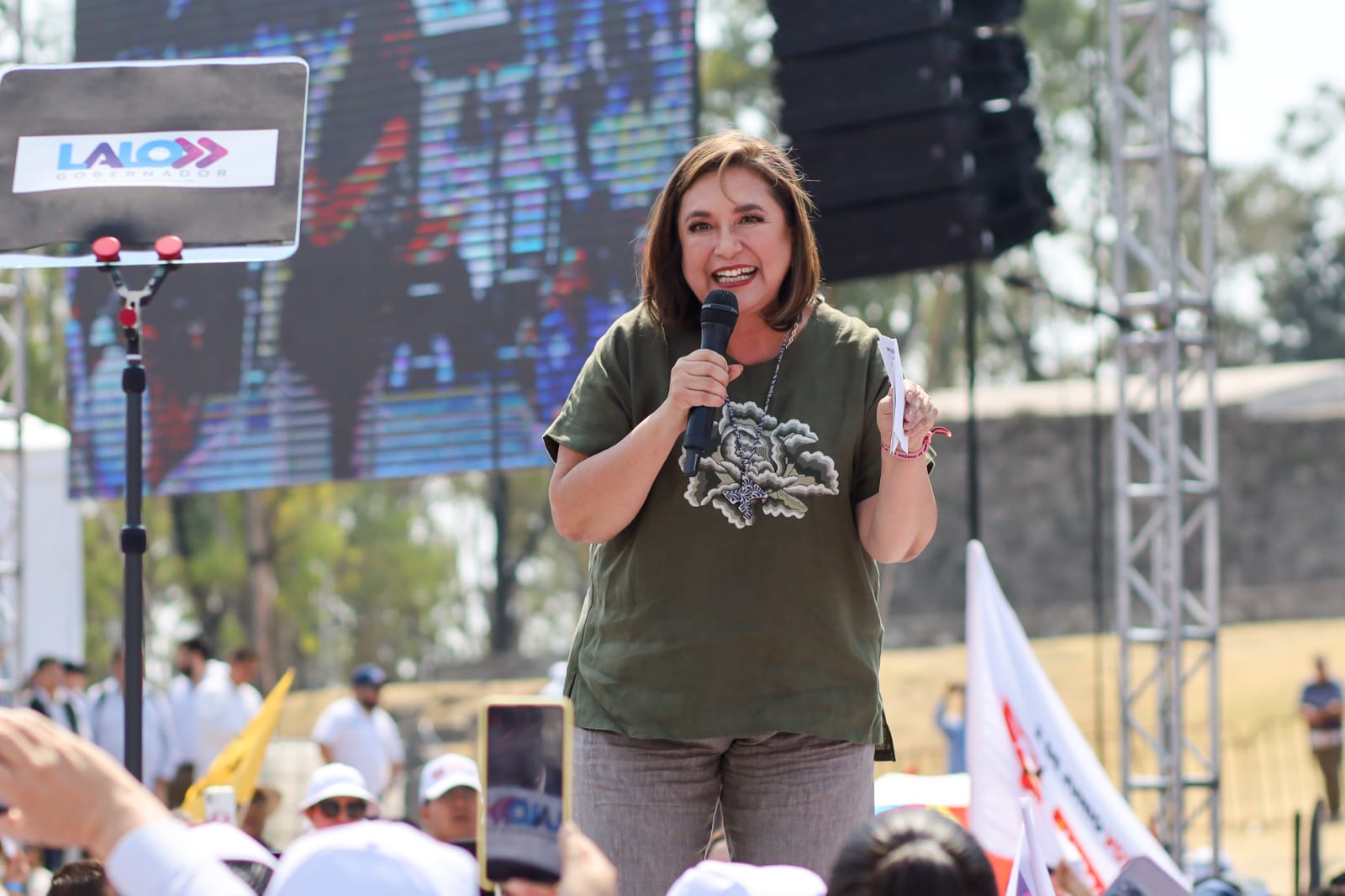  Xóchitl Gálvez promete poner fin al robo de combustible en el país