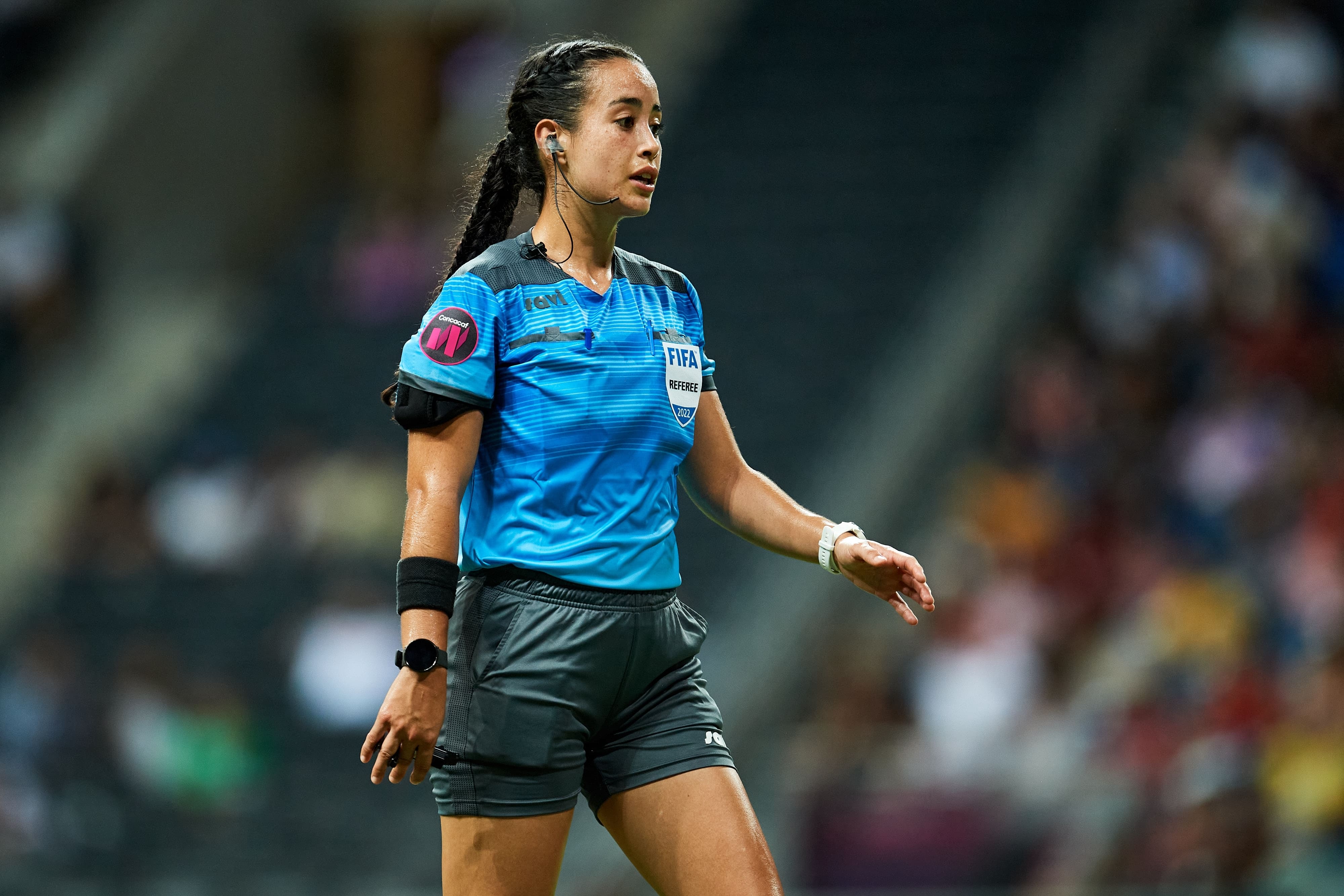 Por: Cortesía Karla fue la encargada de silbar las semifinales de la Copa Oro W entre Estados Unidos y Canadá.