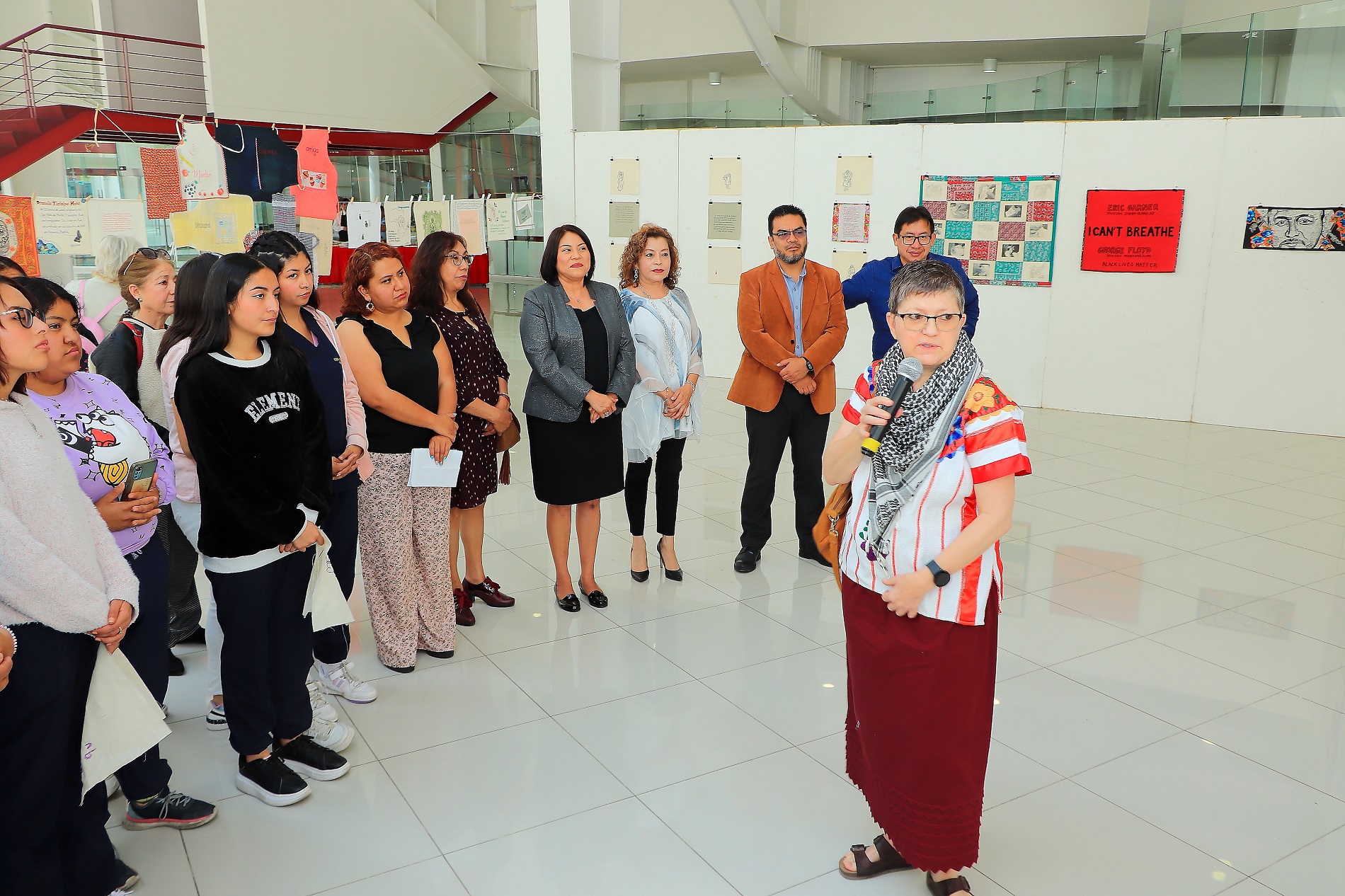  Inaugura UATx exposición “Bordando Memorias”