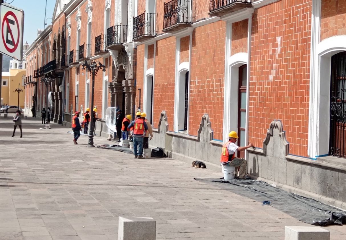 Por: Cortesía Refuerzan Palacio de Gobierno con barniz previo a 8M