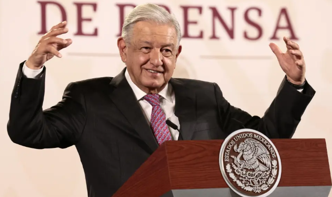 Por: Cortesía AMLO anuncia aumento salarial de 10% a maestros