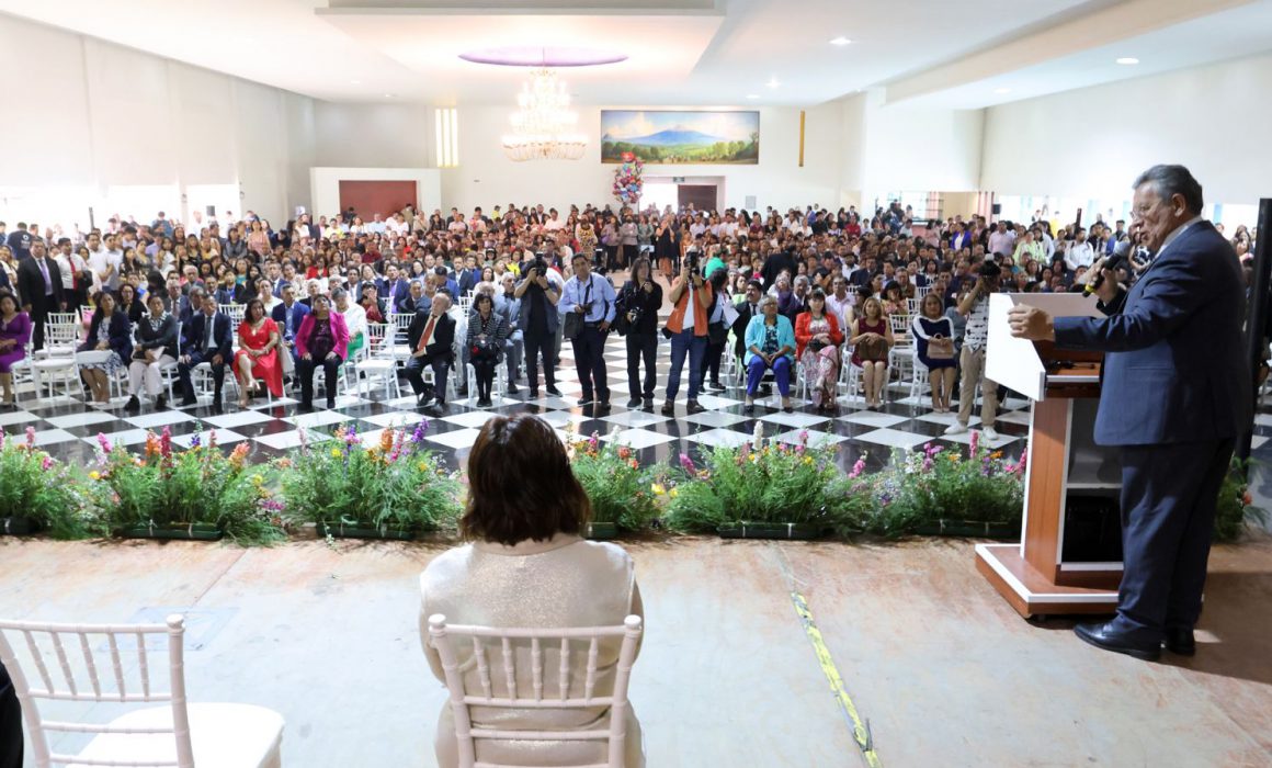 Por: Cortesía Entrega Gobierno del Estado reconocimientos a maestros tlaxcaltecas