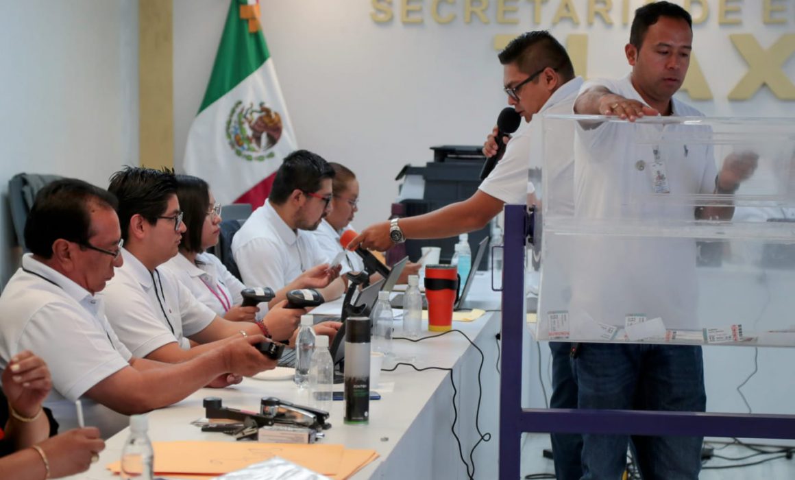 Por: Cortesía Autoridades educativas realizaron rifa por el Día del maestro