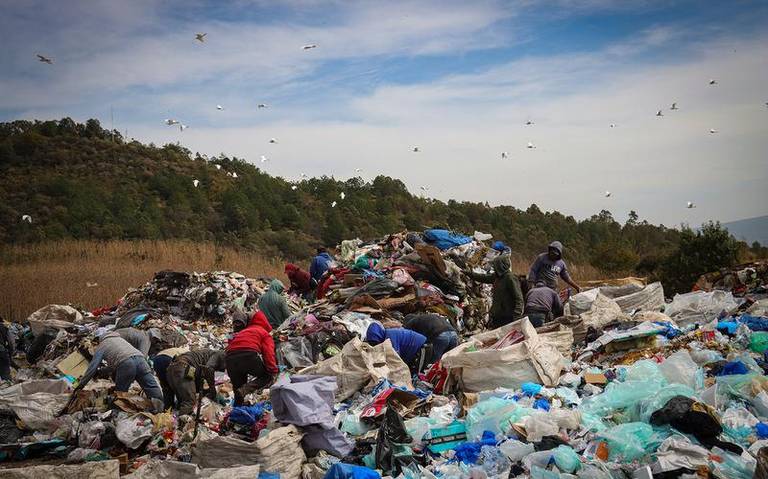 En Día del Maestro, pide MBMT cierre de relleno sanitario de Panotla