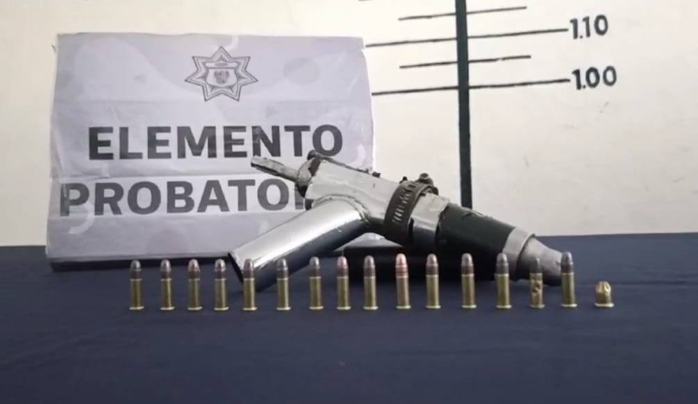 Comunicado oficial Policías de San Pedro Cholula detienen a dos hombres por portación de arma de fuego hechiza