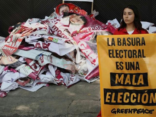 Por: Cortesía Greenpeace regresa basura electoral a partidos políticos en CDMX