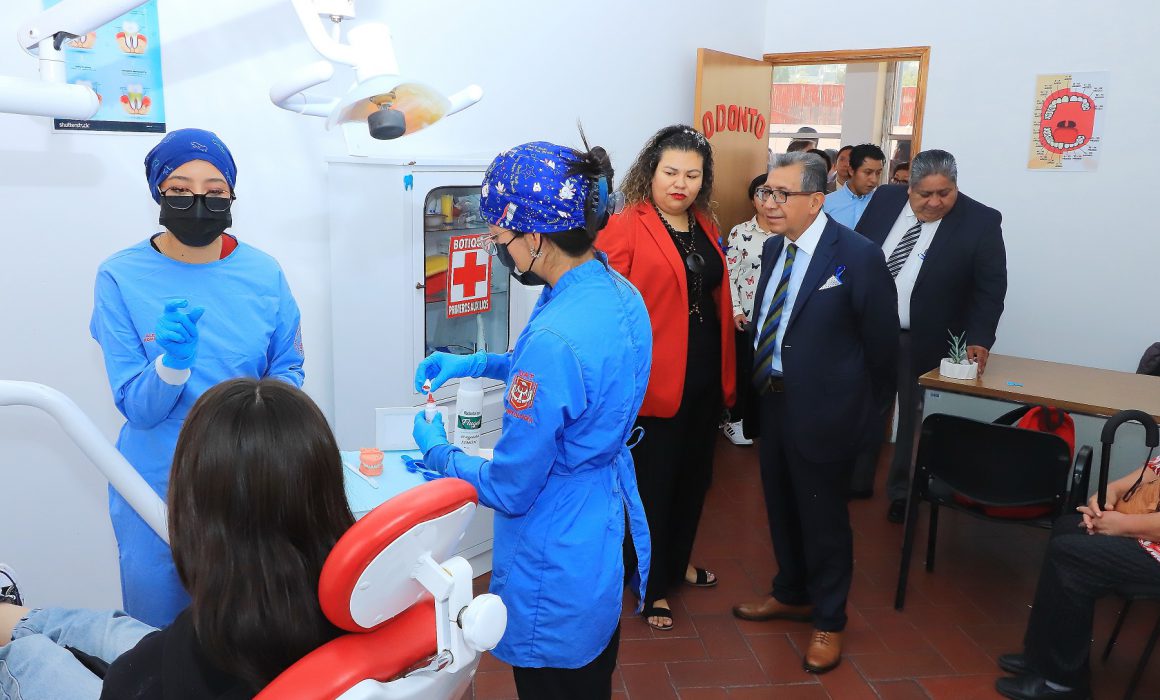 Visitó Rector de la UATX Clínica del Bienestar Universitario