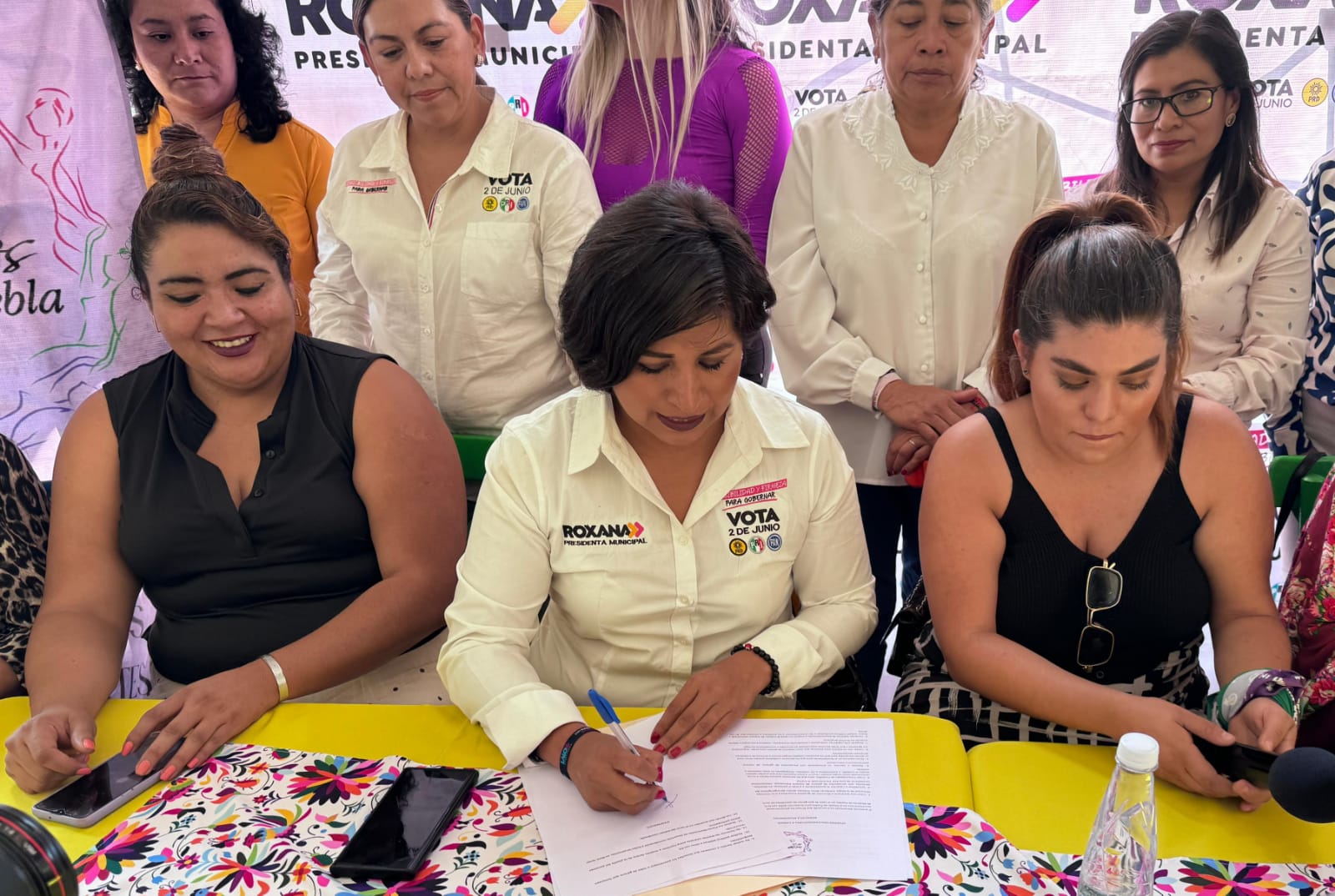 Por: Cortesía Lula Pineda Roxana Luna firma Convenio con la Red Plural de Mujeres del Estado de Puebla