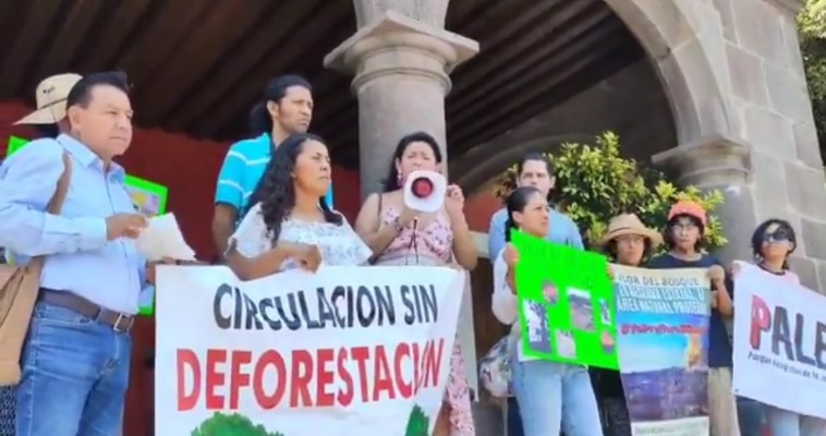 Vecinos se oponen a tala de árboles por la construcción del distribuidor vial de Amalucan