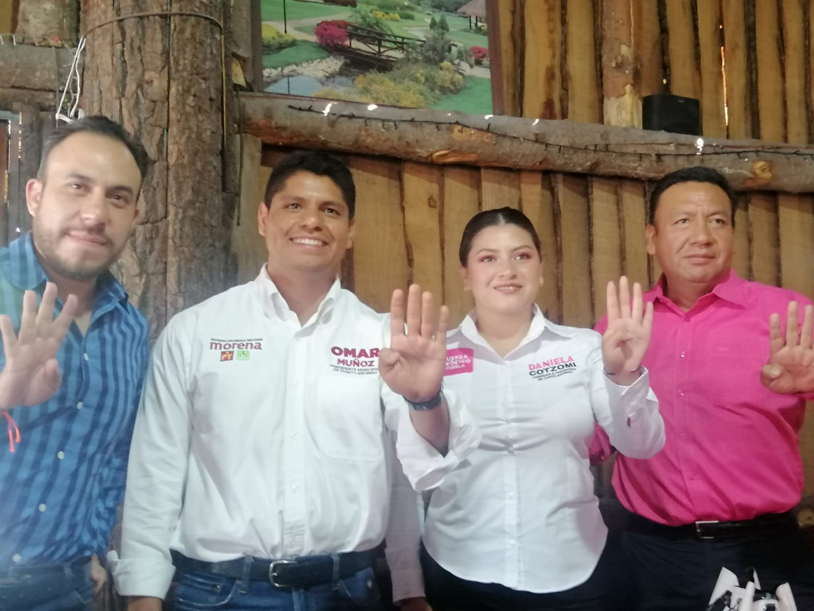Por: Cortesía Lula Pineda Omar Muñoz celebra declinación de Daniela Cotzomi de Fuerza por México en Cuautlancingo