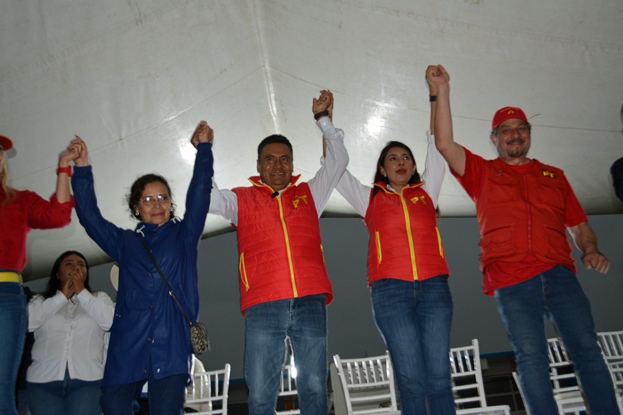 Por: Cortesía Lula Pineda Cientos de familias participan en la caminata de cierre de campaña de Armando Aguirre