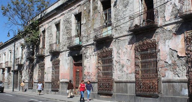Por: Cortesía Alcalde de Puebla refuerza medidas ante desplome de techo en Centro Histórico