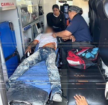 Por: Cortesía Lula Pineda Bomberos rescatan a trabajador suspendido a 30 metros de altura en San Andrés Cholula