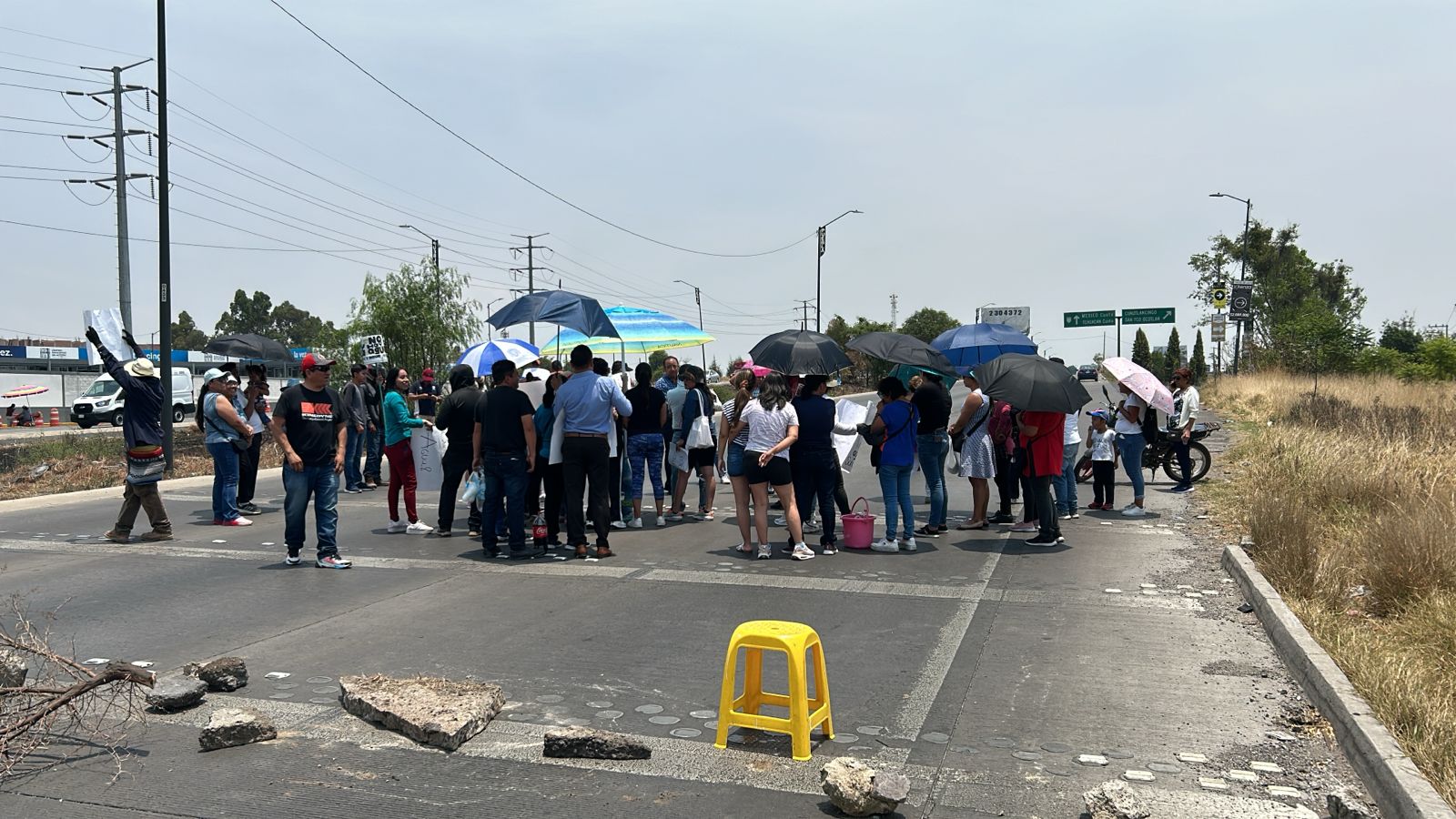 Habitantes de Cuautlancingo cierran Periférico ante falta de agua