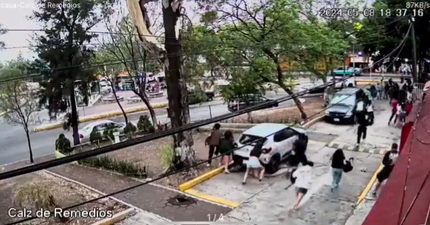 Por: Cortesía Agresión de grupos porriles en CCH Naucalpan deja un muerto