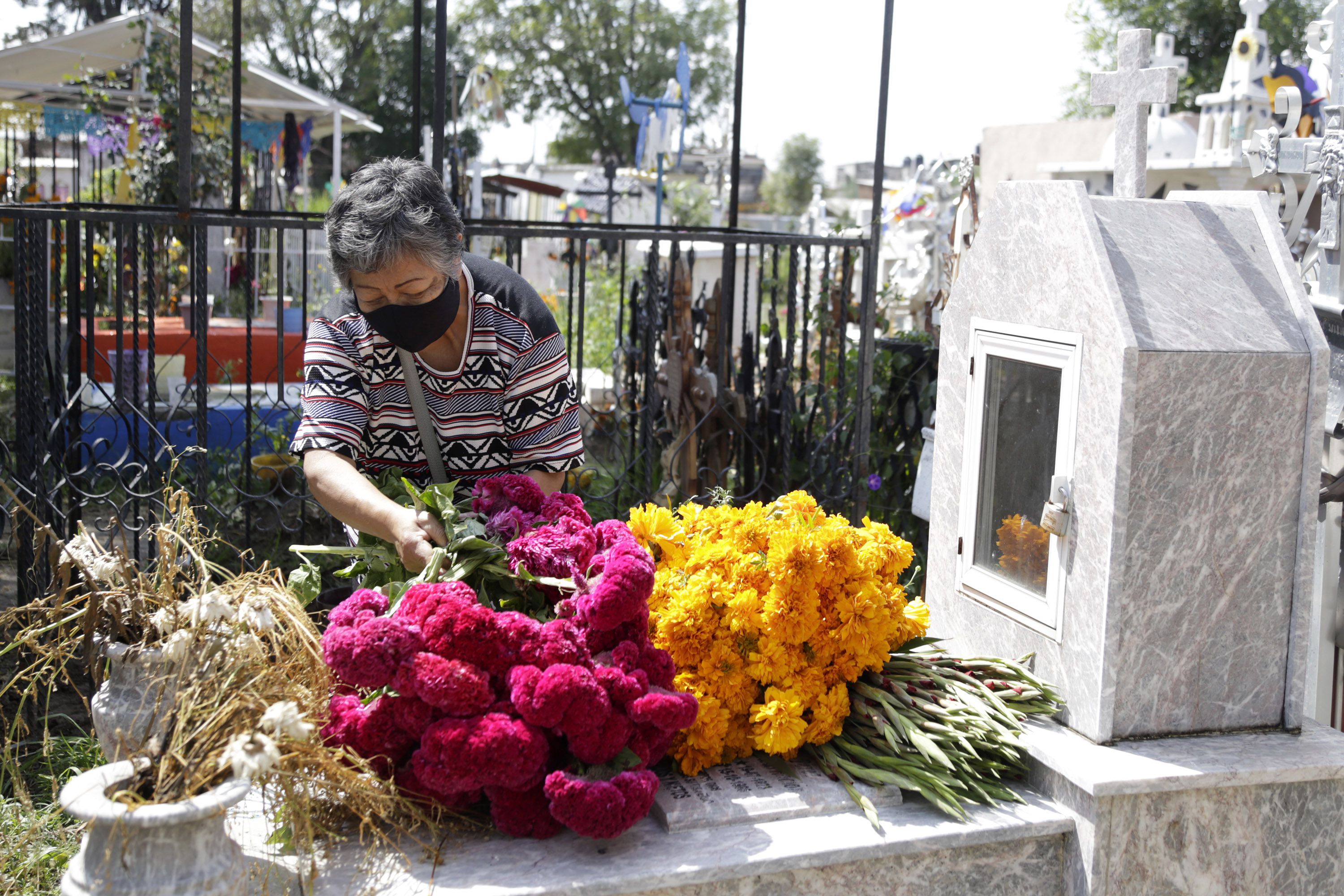Por: Cortesía Despliegan operativo de seguridad en panteones de Puebla durante el Día de la Madre