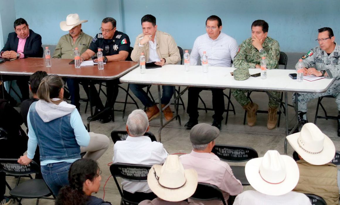 Por: Cortesía Autoridades llevan a cabo reunión de trabajo con productores de Atltzayanca