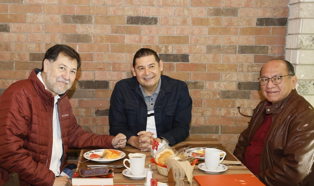 Por: Cortesía Alejandro Armenta y Fernández Noroña discuten avances de la 4T en Puebla