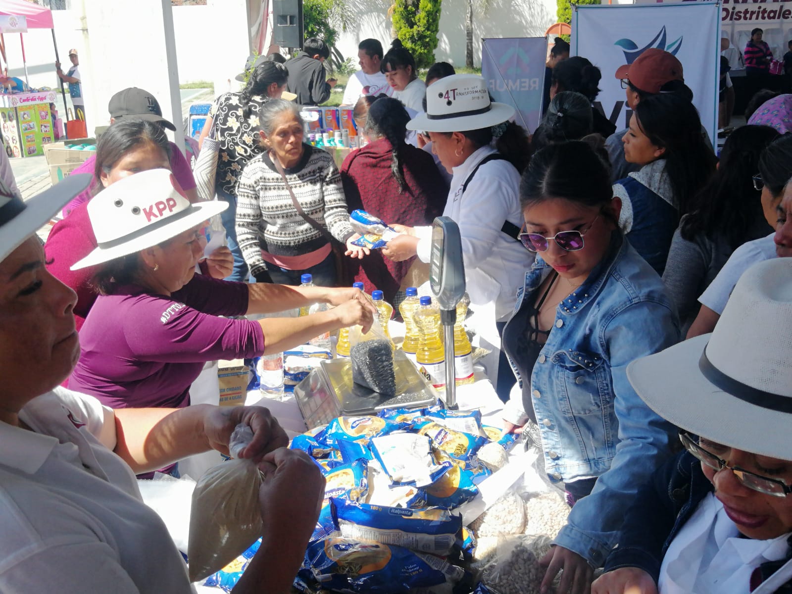 Por: Cortesía Lula Pineda Karina Pérez inicia Jornada Distrital en Cocoyotla con un minuto de silencio en homenaje a “Tomasita”