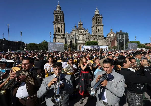 Por: Cortesía Ciudad de México rompe récord mundial de mariachis en el Primer Congreso Mundial del Mariachi