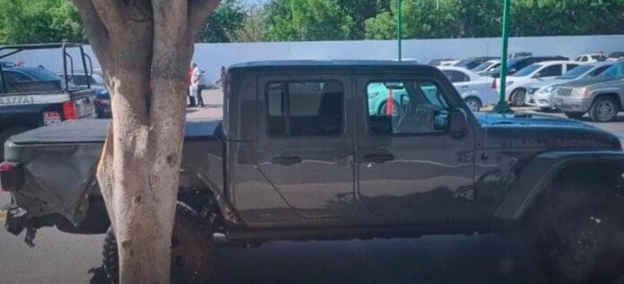 Por: Cortesía Detención de funcionario de la FGE Sinaloa por vehículo robado y armas ilegales