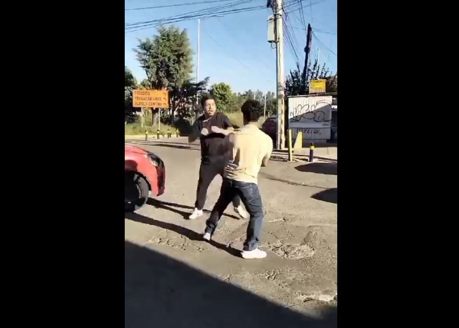 Choque en Av. Las Torres, Amalucan: conductores alcoholizados y pelea