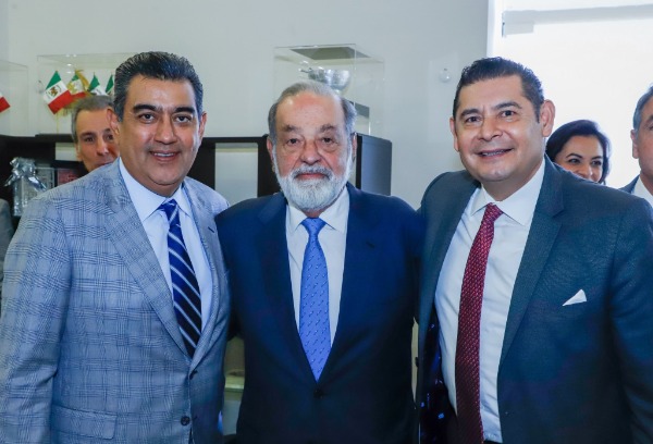 Por: Cortesía Gobernadores de Puebla se reúnen con Carlos Slim