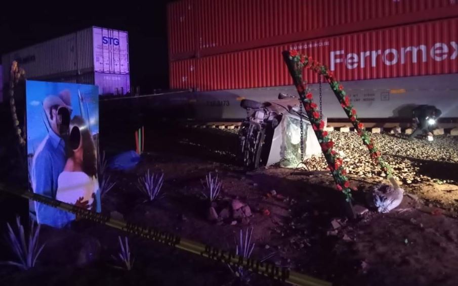 Por: Cortesía Impactante accidente en Tequila: Tres muertos al intentar ganarle al tren